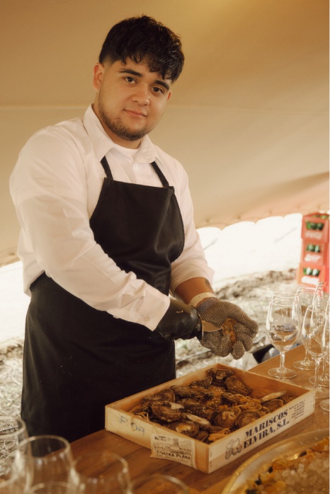 catering-para-bodas-sevilla-camarero